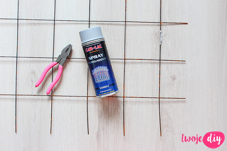 Kratka nad biurko diy 2