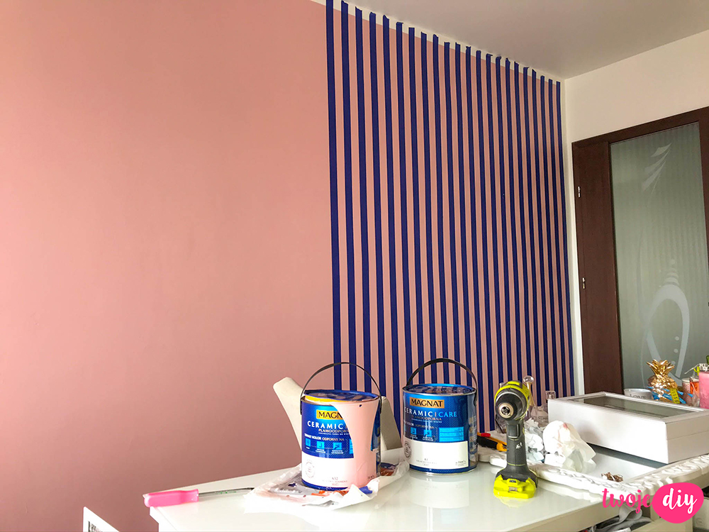 Malowanie pasów na ścianie